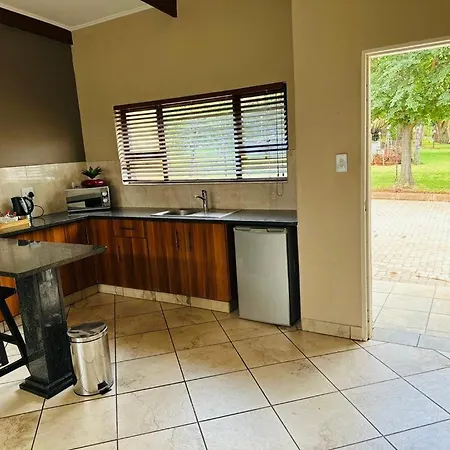 Manor Hills Guest Lodge Rustenburg Exterior photo